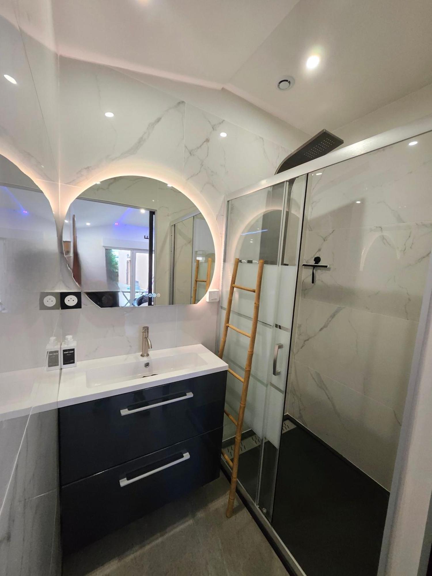 Saint-Clair-du-Rhone Hebergement Privee Jaccuzzi En Supplement المظهر الخارجي الصورة